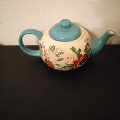 GORGEOUS NEW Pioneer Woman Floral Stoneware Teapot.

This stunning teapot from Pioneer Woman is a mu