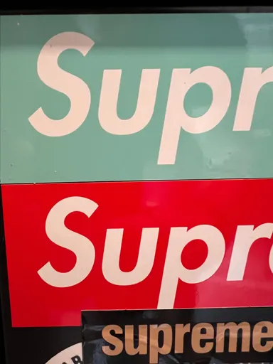 FREE SUPREME ITEM FOR THE CHAT!