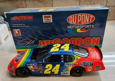 Jeff Gordon 1/24 2004 Dupont/Retro Rainbow Monte Carlo