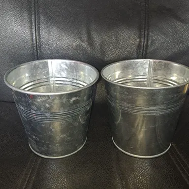 Pre-owned Silver Tin Set
