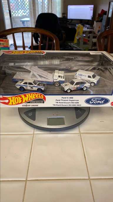 Ford Diorama Set
