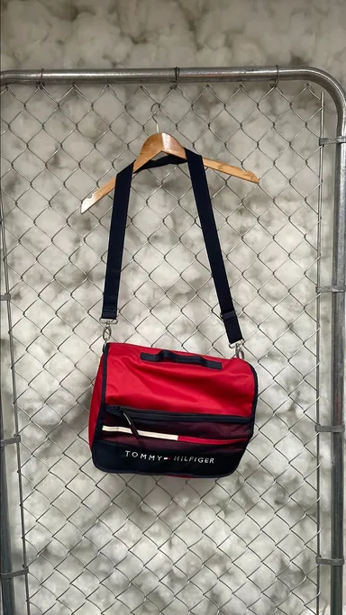 Vintage Tommy Hilfiger sling bag