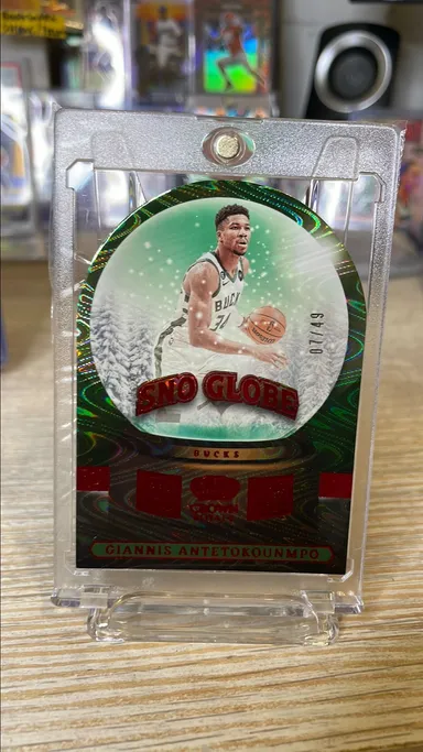 2023 crowne royale Giannis antetokounmpo /49 Milwaukee bucks