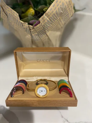 Gucci Bezel Watch 16cm (item 268)