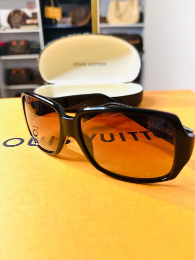 15- Authentic Louis Vuitton sunglasses like new