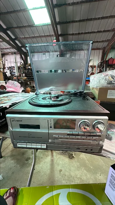 Victor 8-1 turntable music center