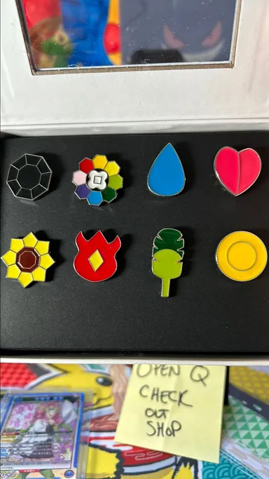 Misc. - Kanto Gym Badge Pin Set collection box