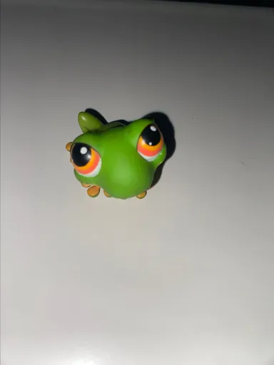 LPS Green Frog (red eyes)