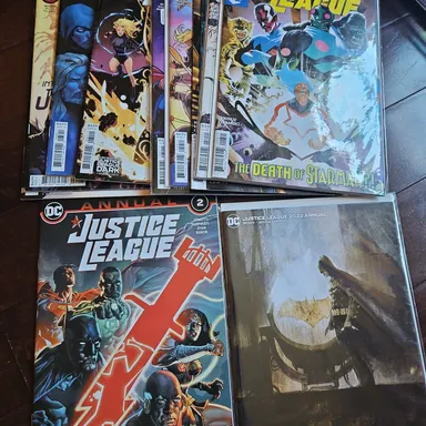 Justice League (lot of 13)