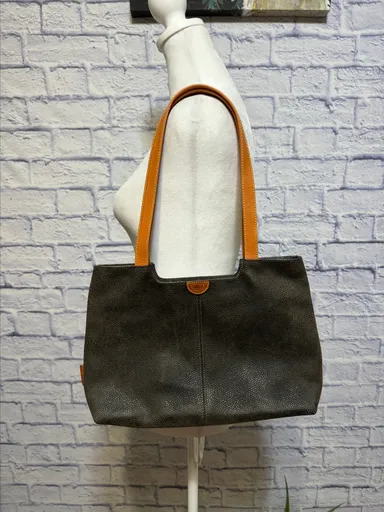 BRIC'S Leather Shoulder Bag Dual Shoulder Straps Pre owned great condition  Approx measurements in p