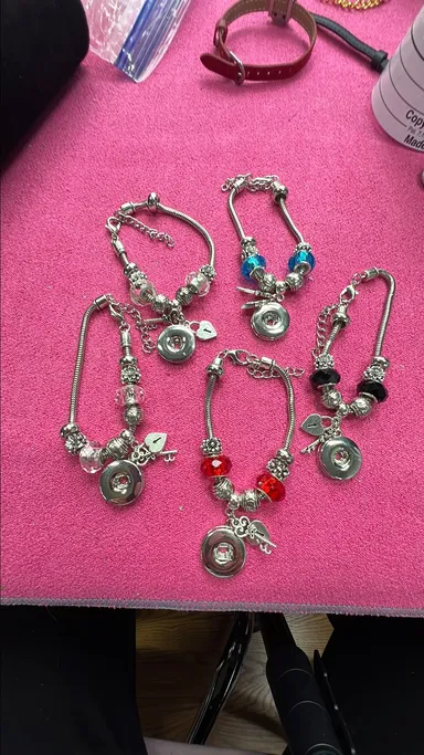 Snap Jewelry: Silver Tone Charm Style Bracelet