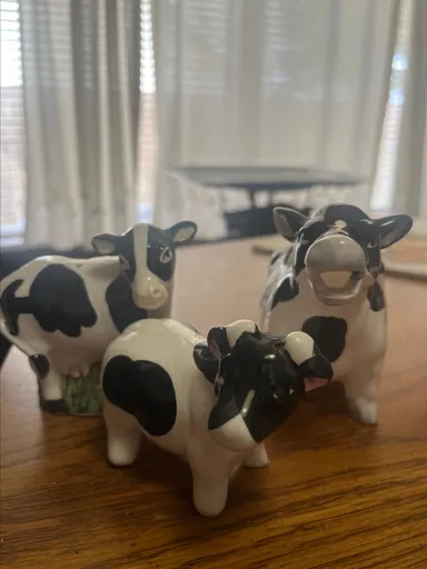 Vintage Country Cows Souvenir Salt & Pepper Shakers and Creamer