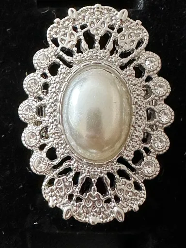 Paparazzi Pearl Clear Filigree Silver Stretch Ring