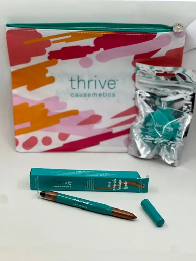 Thrive Causemetics  Waterproof Eyeshadow Stick DR Q (Caramel Bronze)