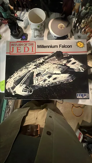 Vintage 1983 Millennium Falcon Kit