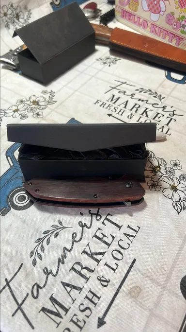 Pocket knife and gift box