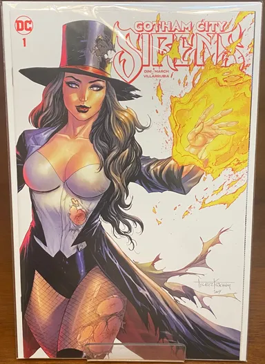 Gotham City Sirens #1 Zatanna Battle Damage Trade Variant