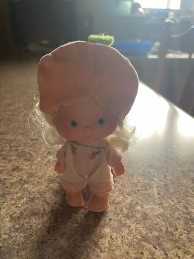 Kenner Vintage Strawberry Shortcake Baby Apricot Doll