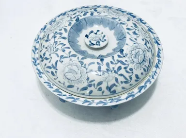 9.5” VTG Blue & White Floral Chinoiserie Round Covered Porcelain Dish Pier 1
