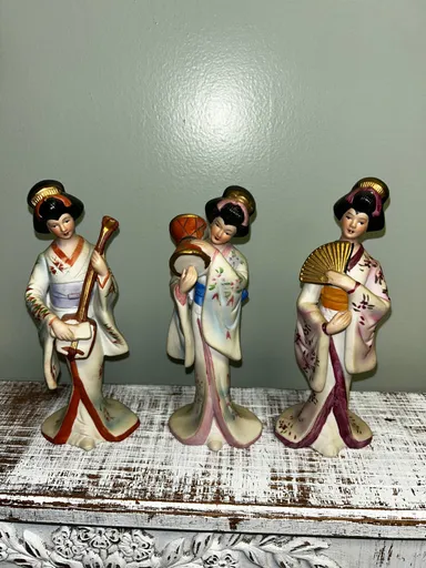 Set of 3 traditional geisha girl figures