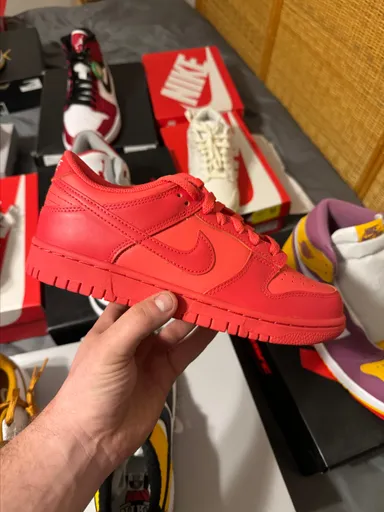 Nike Dunk low track red
