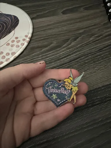 2004 Walt Disney World Tinker Bell Denim Heart Stitched Collectible Pin