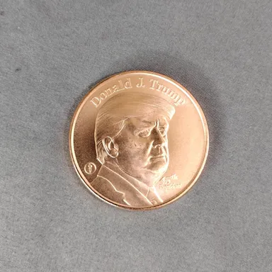 1oz Copper round .999 Trump and The White House Style