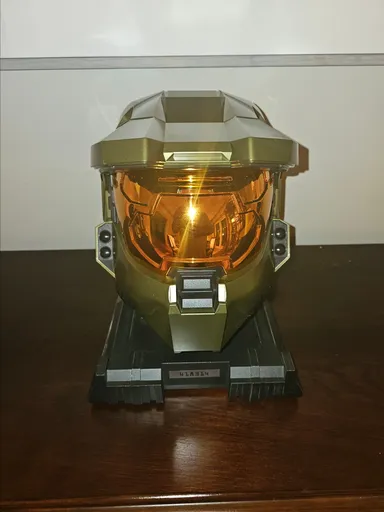 Halo 3 Legendary Edition Master Chief Helmet Display w/ Stand (no game included)