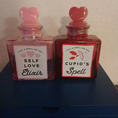Set of 2 glass bottles