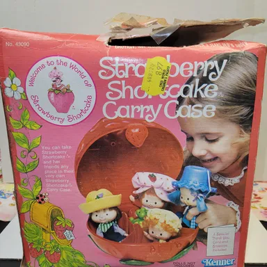 Complete Vintage SSC Strawberry Shortcake Carry Case w/ Box