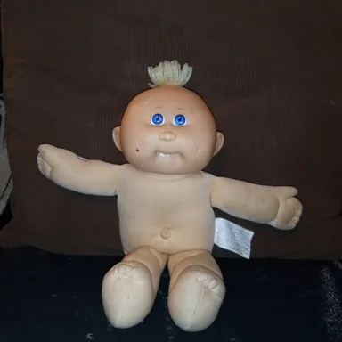 VTG 1989 O.A..A. Cabbage Patch Kid Doll with Blonde Hair & Blue Eyes