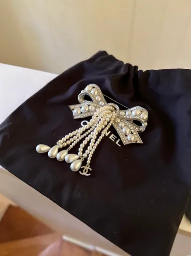 Chanel Faux Pearl & Strass Bow Brooch