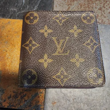 Louis Vuitton Monagram Bifold Wallet With Coin Pouch Good Condition