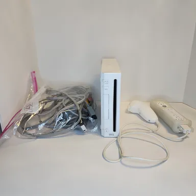 Tested Working Wii With Controller and Nunchuck