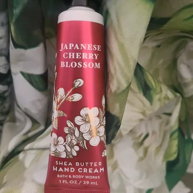 Bath & Body Works Handcream - Japanese Cherry Blossom, Travel size