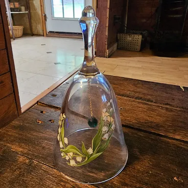 Avon Crystal "Lily of the Valley" May Birthdays Bell