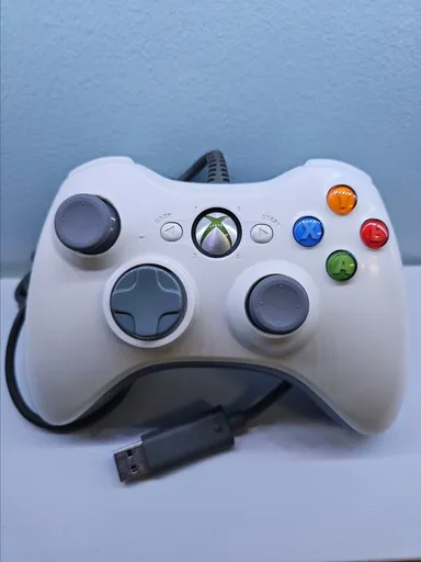 White Xbox 360 Wired Controller