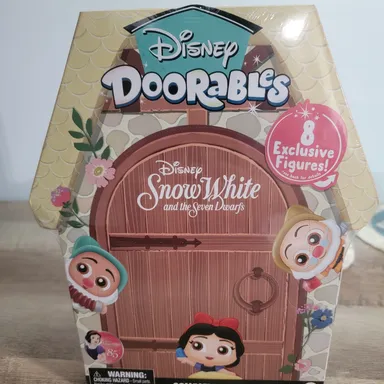 Snow white doorables