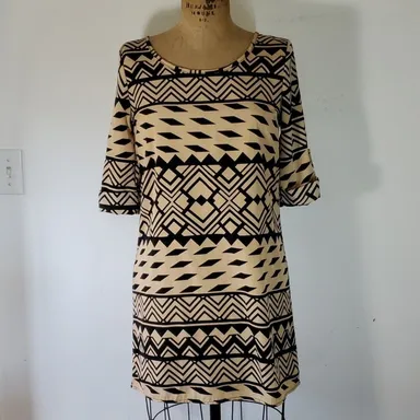 Charlotte Russe Size S Dress Mini Shift Rolled Elbow Sleeve Scoop Neck Geometric