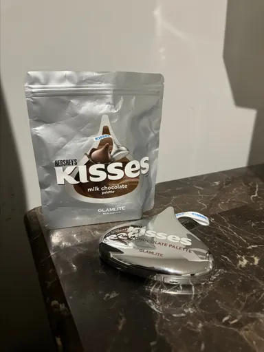 Glamlite Hershey’s Kisses Milk Chocolate Eyeshadow Palette