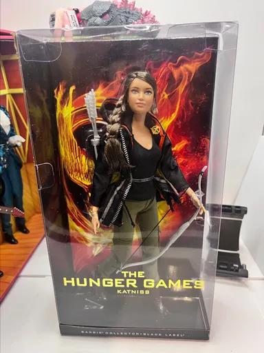 THE HUNGER GAMES - Katniss Doll - Barbie Collector - Black Label - New in Box!