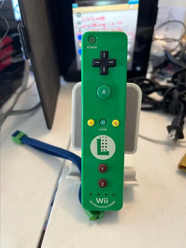 Controller Wii motion plus Luigi remote