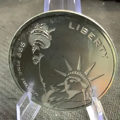 1 Troyt oz. .999 Fine Silver - Liberty/Freedom silver round in capsule