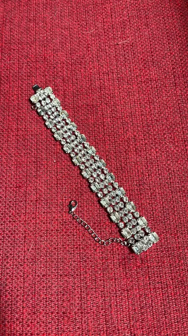 M100 Weiss  4 row bracelet