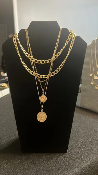 Five piece attached necklace ￼