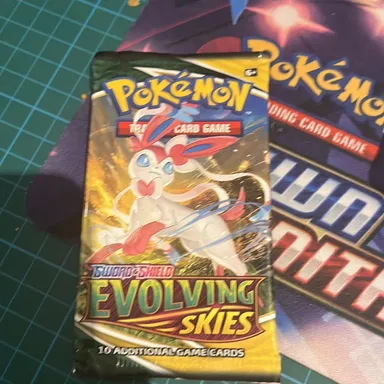 EVOLVING SKIES BOOSTER PACK