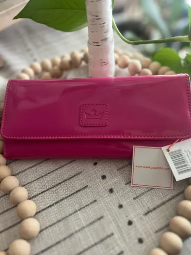 NWT Vera Bradley Baekgaard Patent Leather Pink Wallet Clutch Organizer