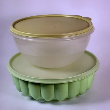 Tupperware Bundt and Mixing Bowl Pair Mint & Olive Green 5 Piece Great Condition