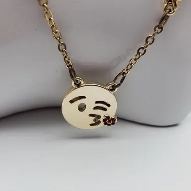 Kiss face‎ emoji necklace novelty N1236