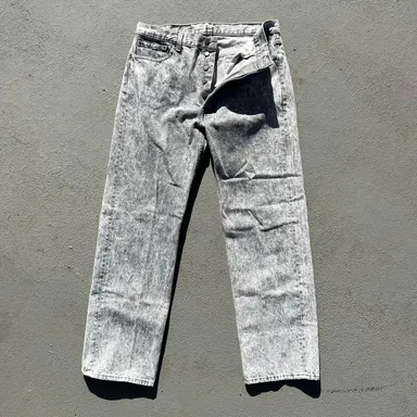 80s Levi’s 501 button fly light gray faded acid wash jeans straight leg 36x30